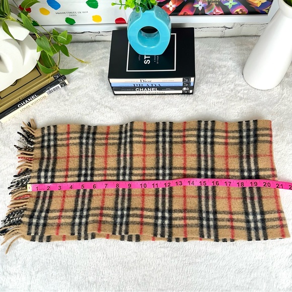 Burberry 100% Cashmere thick scarf! Like new! - Picture 4 of 4